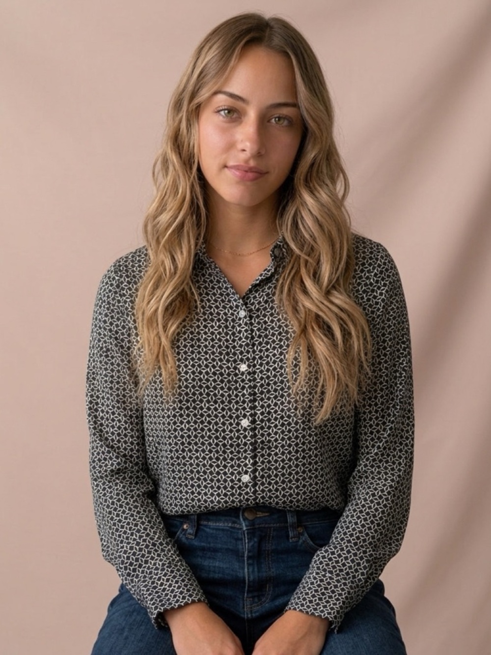 NWT Banana Republic Navy and and White Geometric Button-Down Shirt; Size med